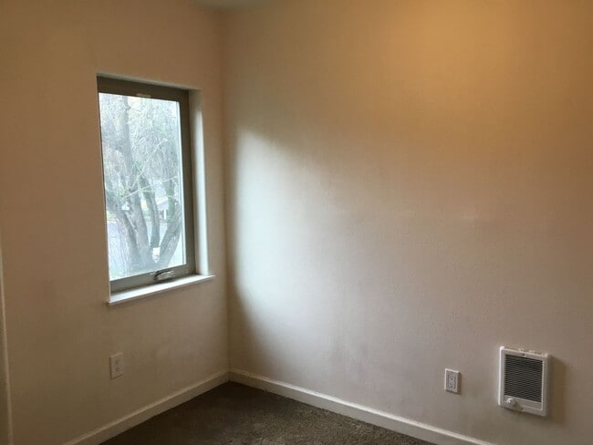 Building Photo - 851000