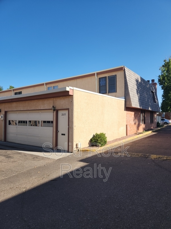 Building Photo - 2033 Sussex Ln