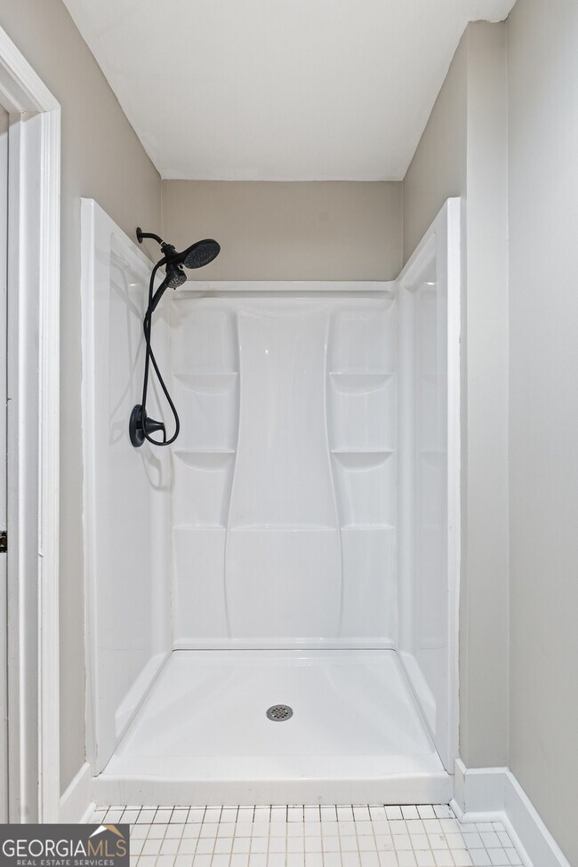 Building Photo - 140 Maple Pl