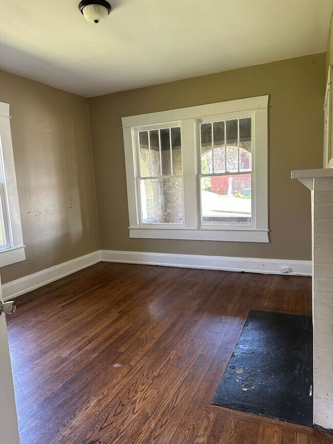 Building Photo - Charming 2-Bedroom Brick Home with Classic Features