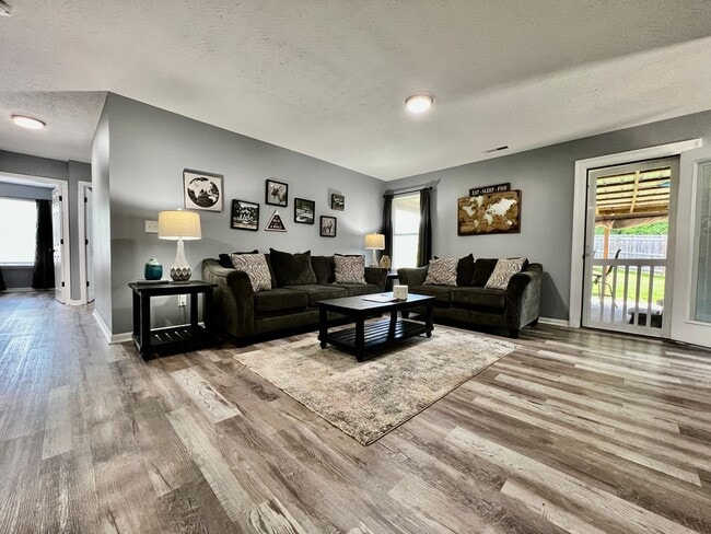 Building Photo - 3 bedroom home w/ privately fenced yard + hot tub.