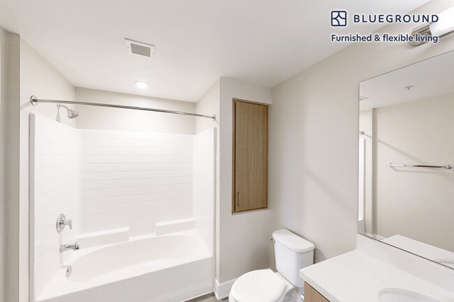 Building Photo - 5685 Park Dr