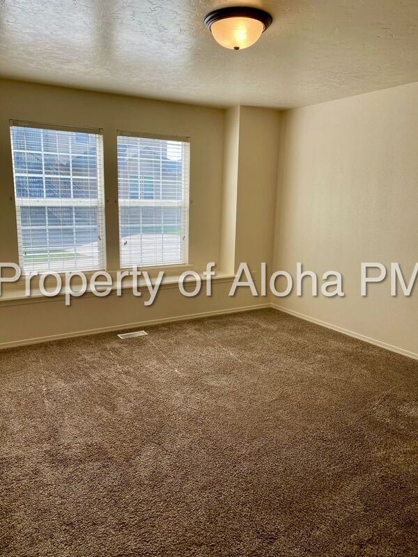 Building Photo - 1053 W Pine Ave