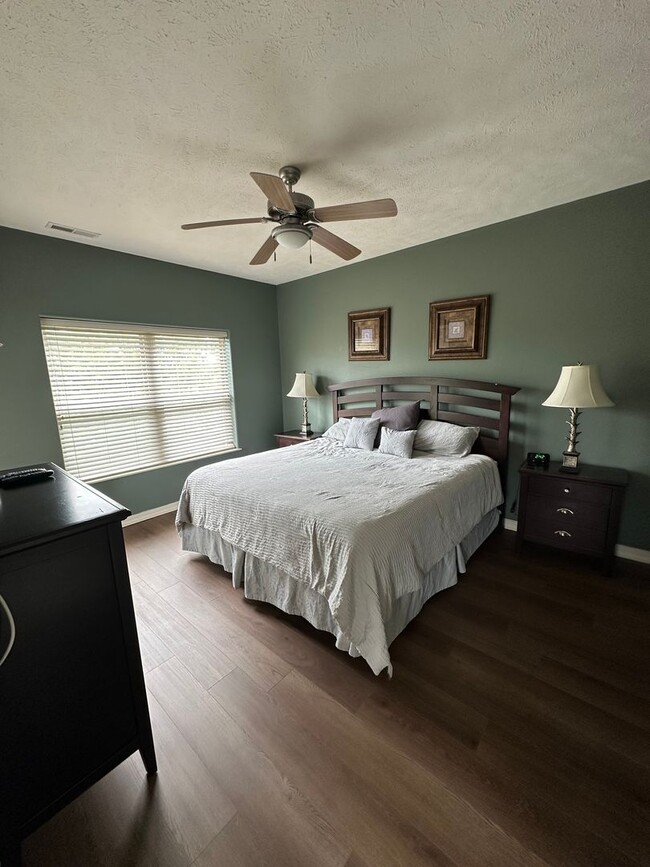 Building Photo - Furnished 2 Bedroom 2 Bath Executive Apart...