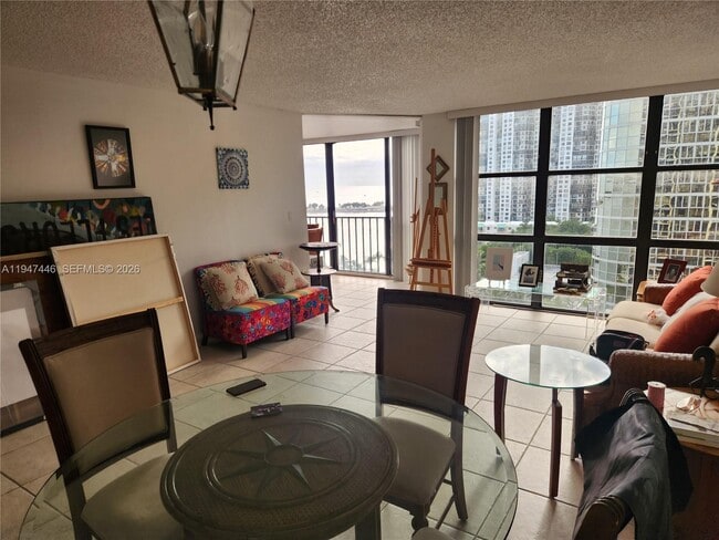 Building Photo - 1925 Brickell Ave