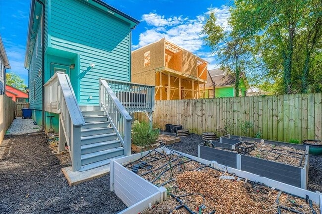 Building Photo - 677 Ira St SW