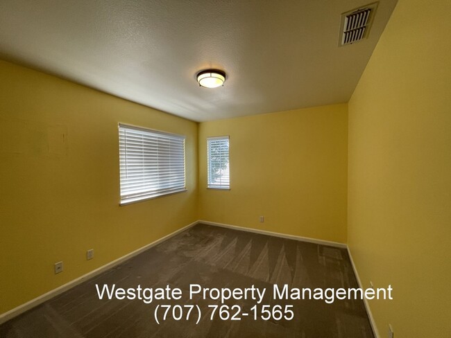 Building Photo - 1453 Woodside Cir