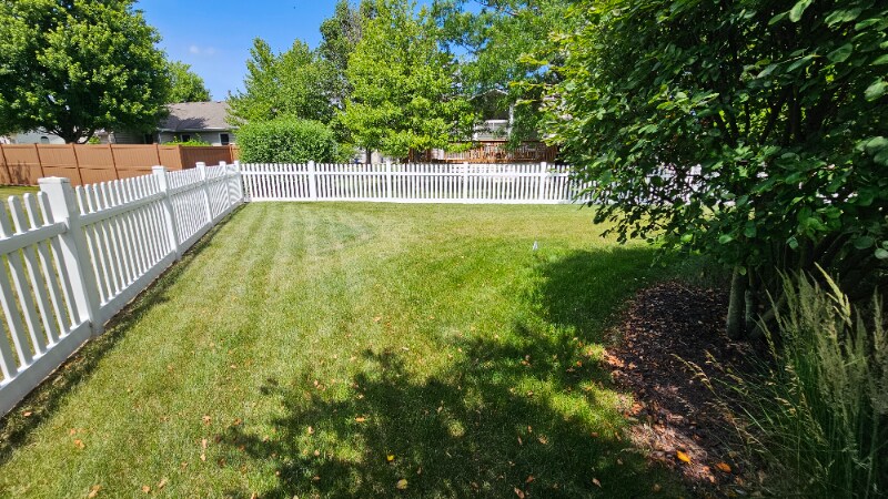 Building Photo - 647 Knolls St W
