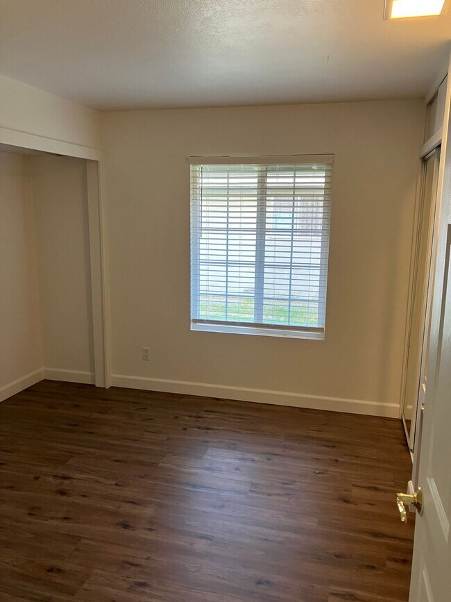 Building Photo - 1206 Mt Vernon Dr