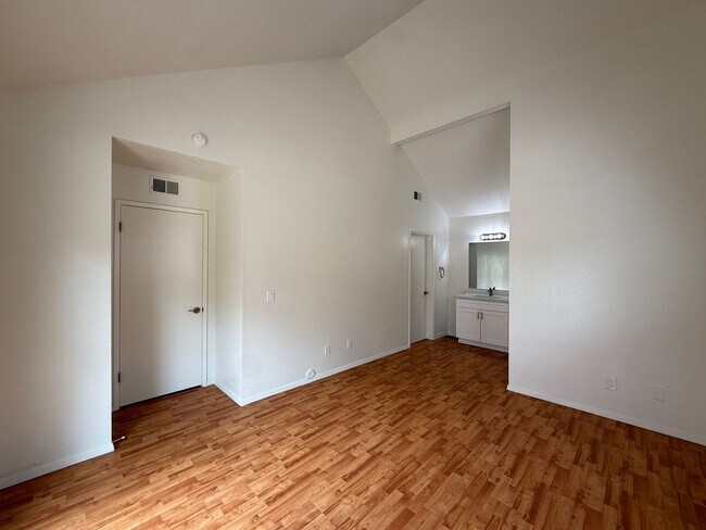 Building Photo - 1422 Eagle Ct