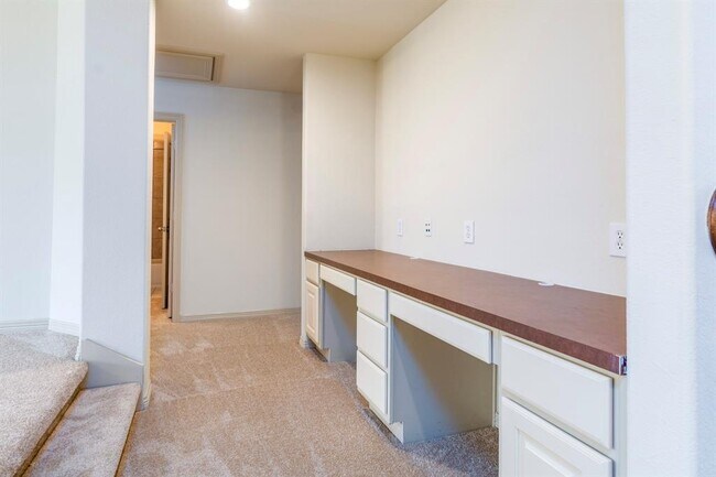 Building Photo - 62 S Longsford Cir
