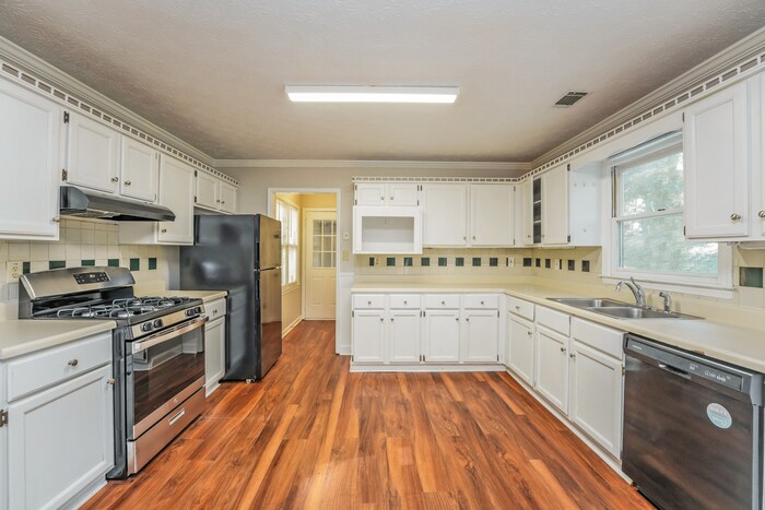 Building Photo - 629 Tahoe Cir SE