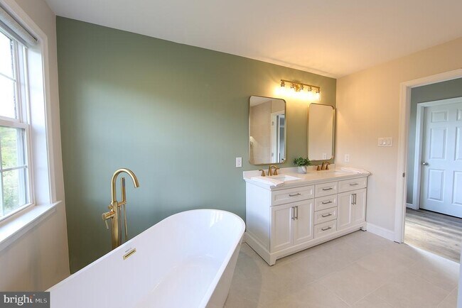 Building Photo - 208 Liberty Cir