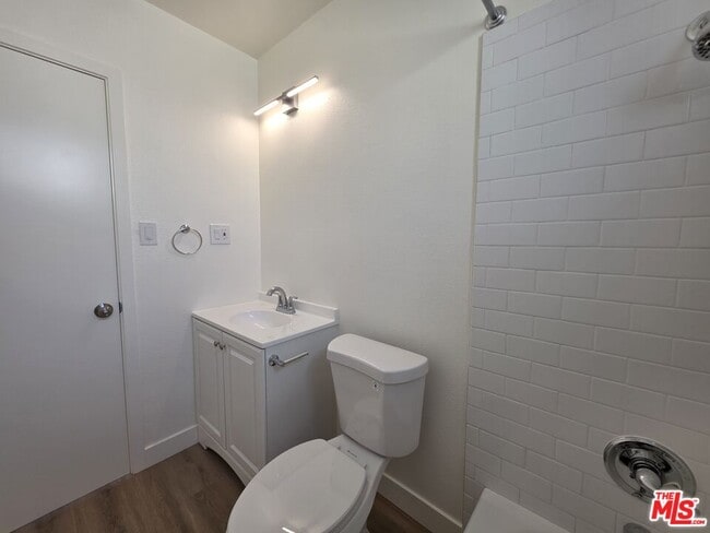 Building Photo - 2009 Carnegie Ln