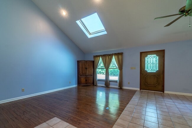 Building Photo - Meticulously maintained property with a st...