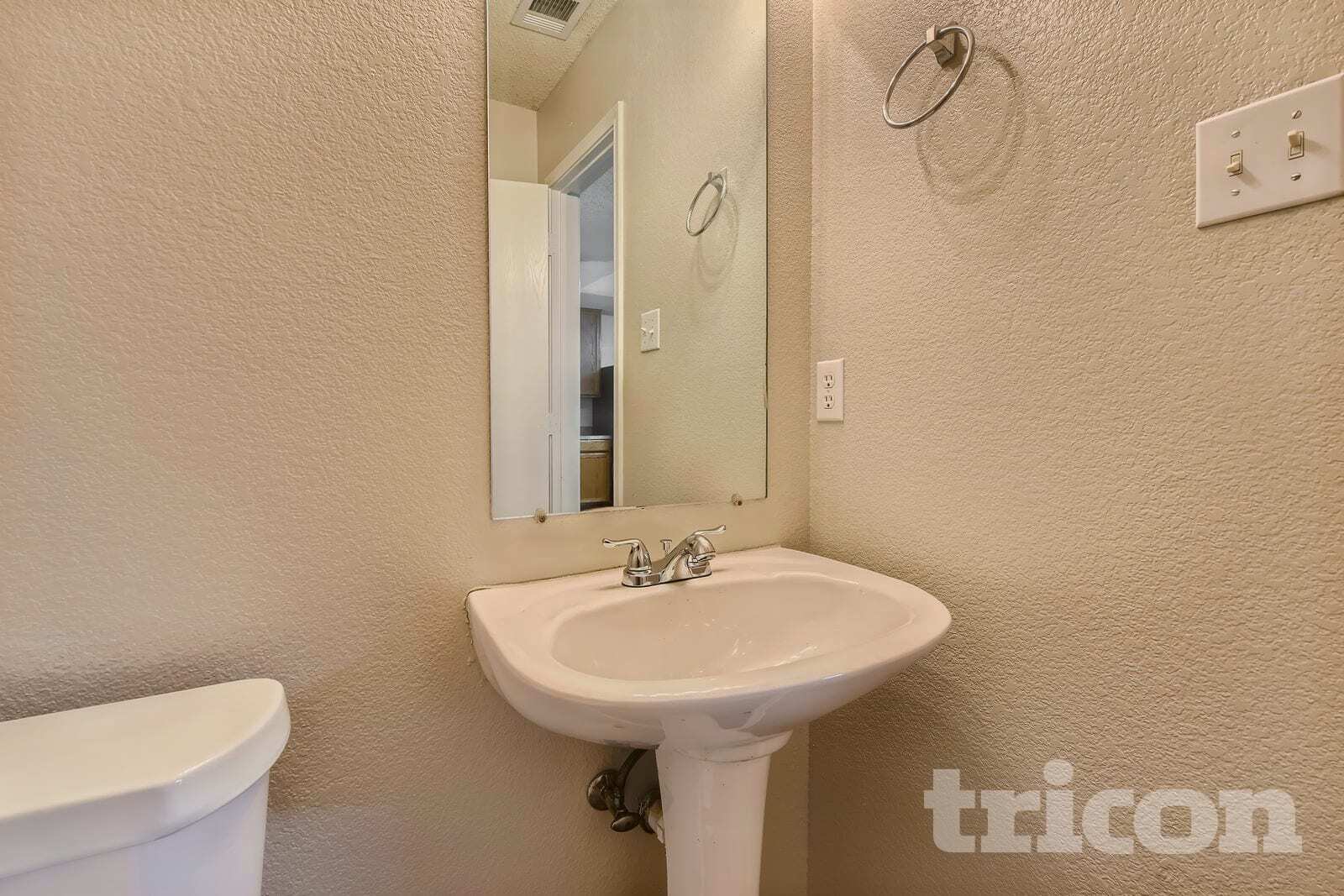 Building Photo - 4877 Trail Hollow Dr