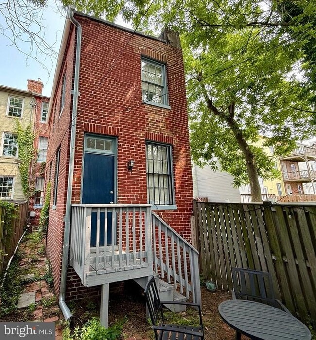 Building Photo - 659 Portland St