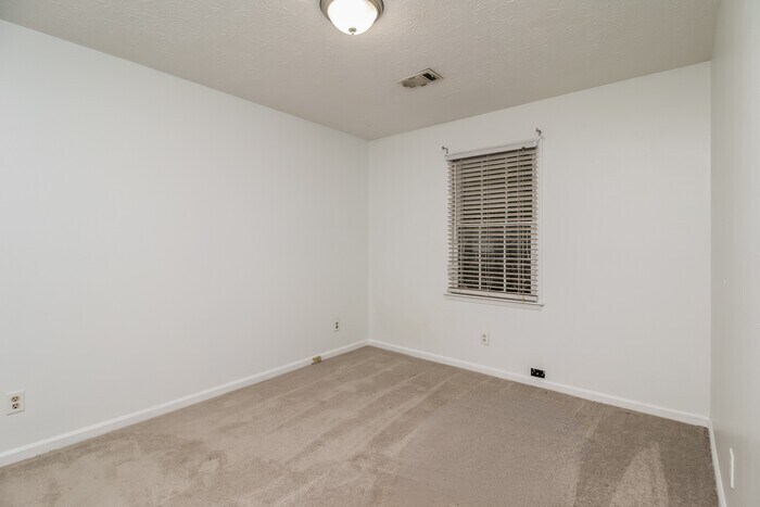 Building Photo - 361 Morris Dr SE