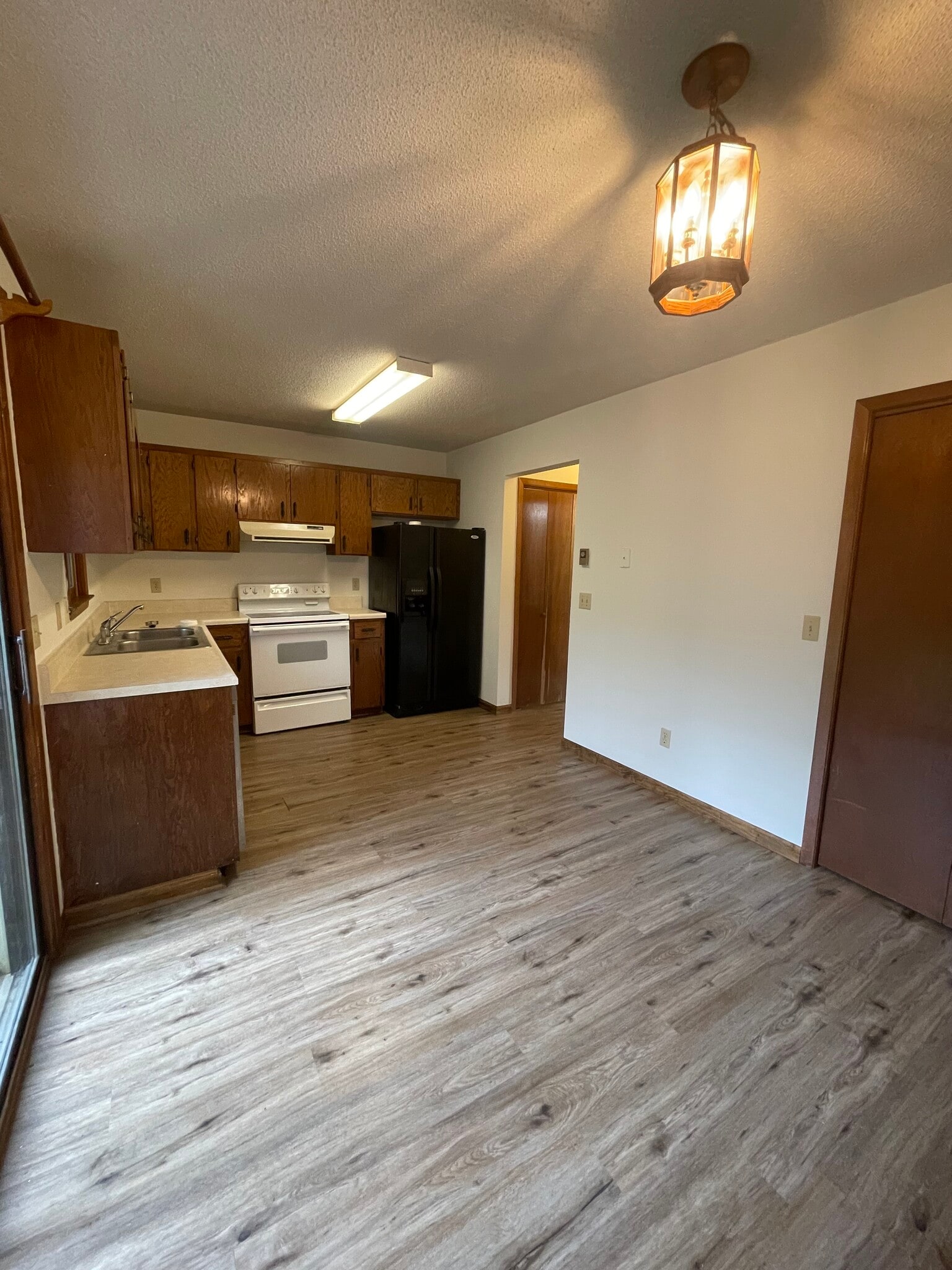 Building Photo - 27 E Raccoon Rdg