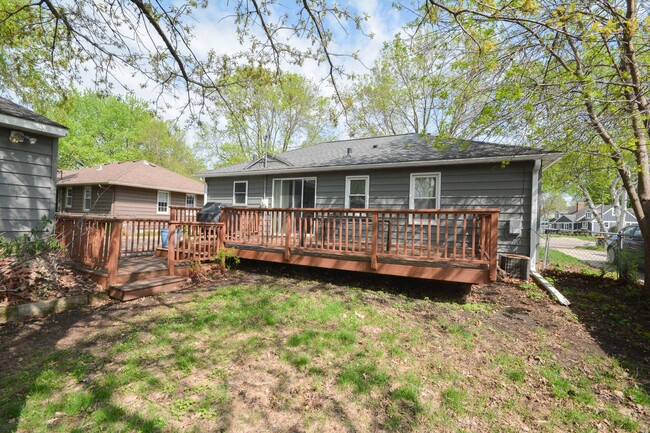 Building Photo - Charming SW Rochester home with fenced yard!