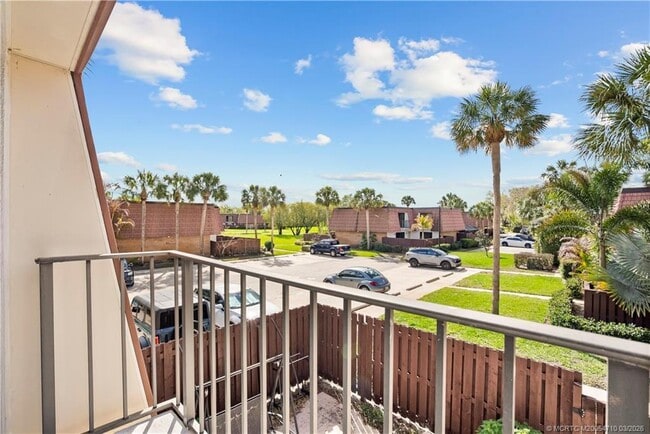 Building Photo - 2992 SW Sunset Trace Cir