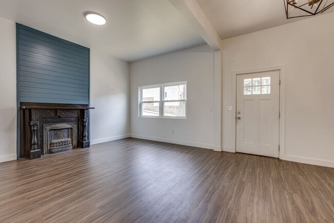 Building Photo - 19 Allen St