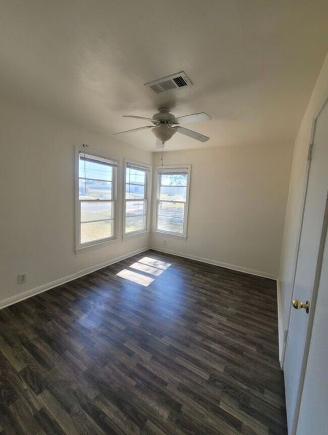 Building Photo - 110 S 41st St