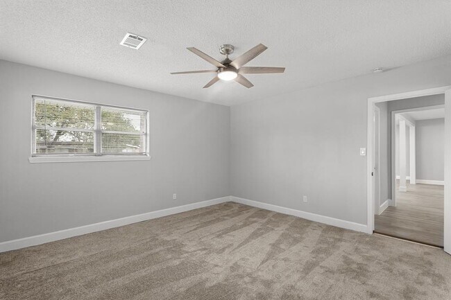 Building Photo - 5429 De Lange Ln