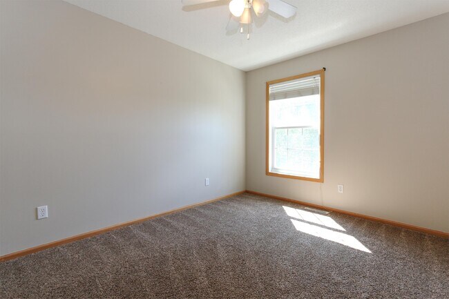 Building Photo - 8033 Stratford Cir S