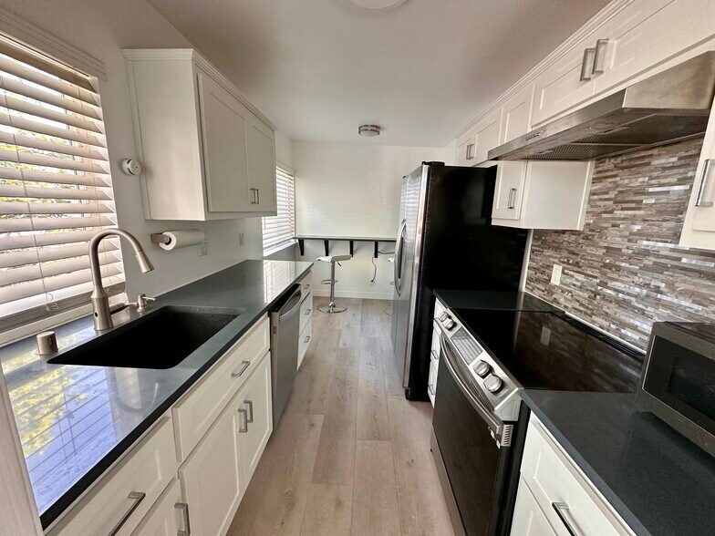 Building Photo - 1041 Shell Blvd