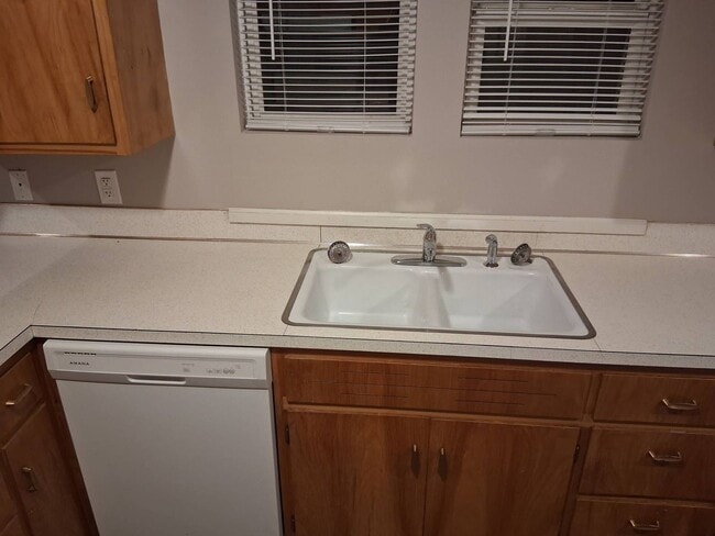 Building Photo - 3 Bed/ 1 Bath House