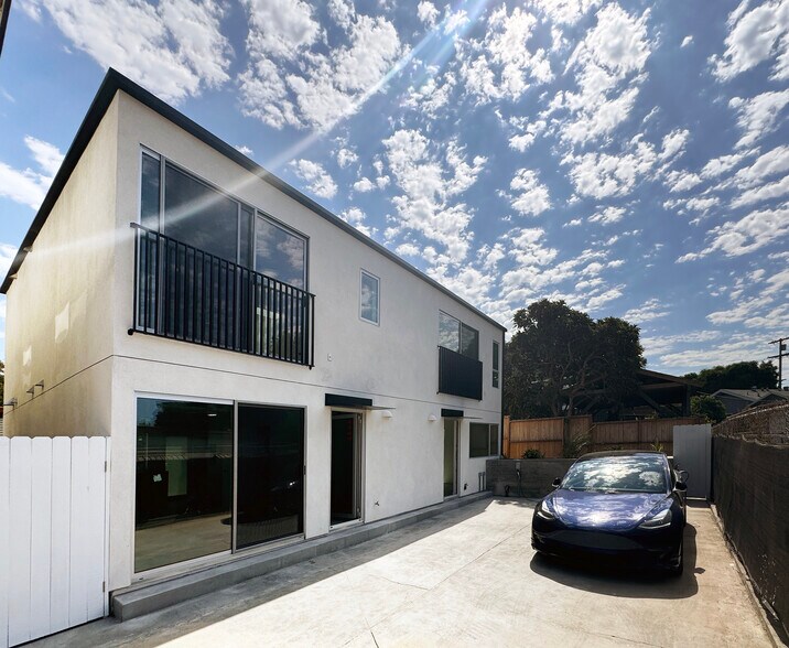 Building Photo - 5644 Aldama St