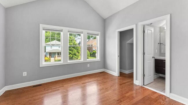 Building Photo - 2604 17th St NE