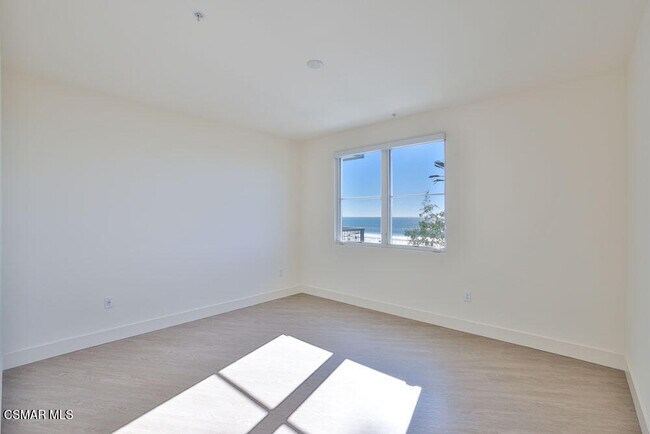 Building Photo - 1012 Vista del Mar Pl.