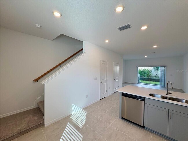 Building Photo - 8584 Daybreak St