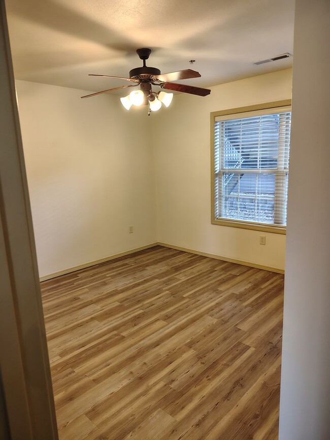 Building Photo - Condo for rent
