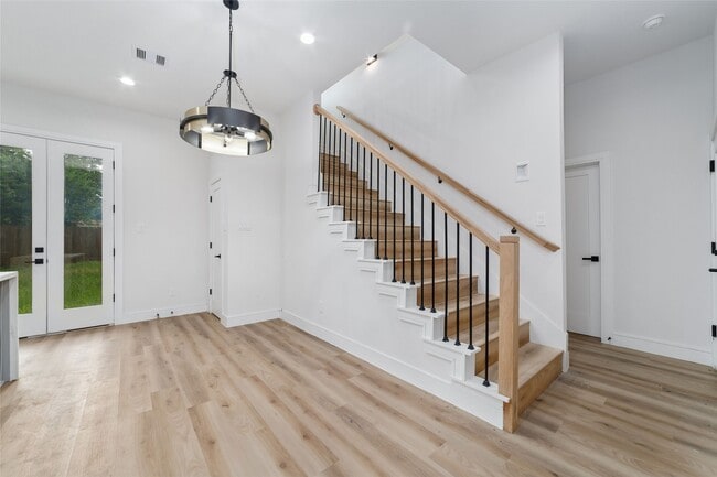 Building Photo - 6717 England St