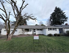 Building Photo - Four Bedroom Home in the Hills of South Salem