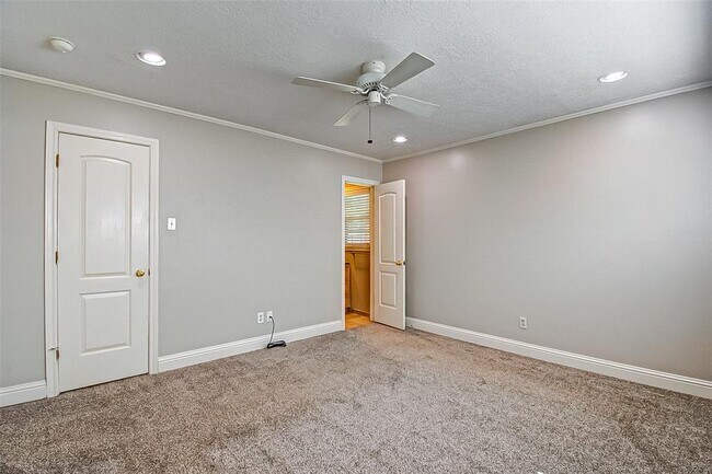 Building Photo - 9638 Meadowglen Ln