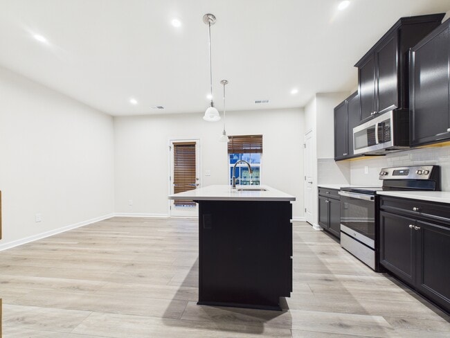 Building Photo - 2108 Trout Lily Ln