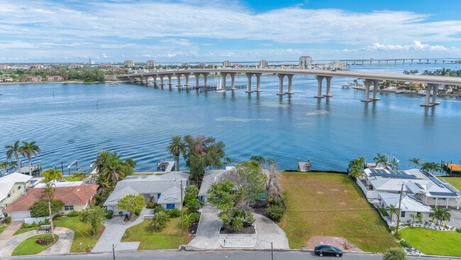 Building Photo - 3536 Belle Vista Dr E