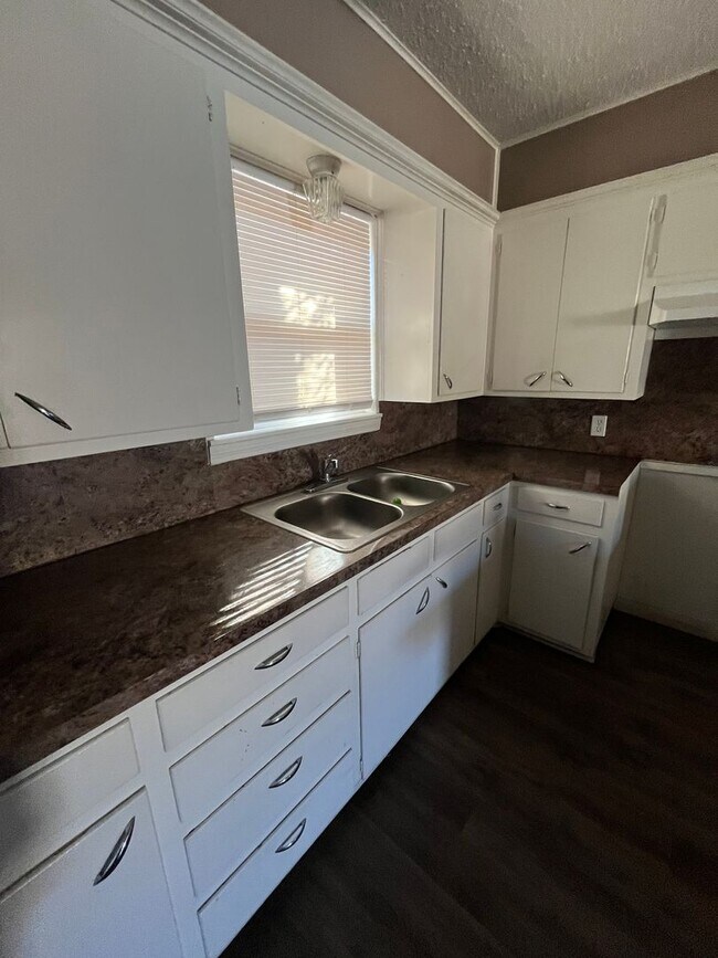 Building Photo - 1622 58th St