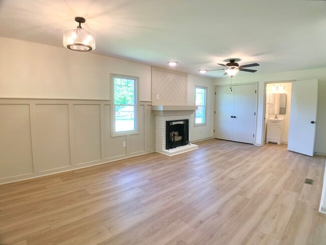 Building Photo - 427 Wayne Dr