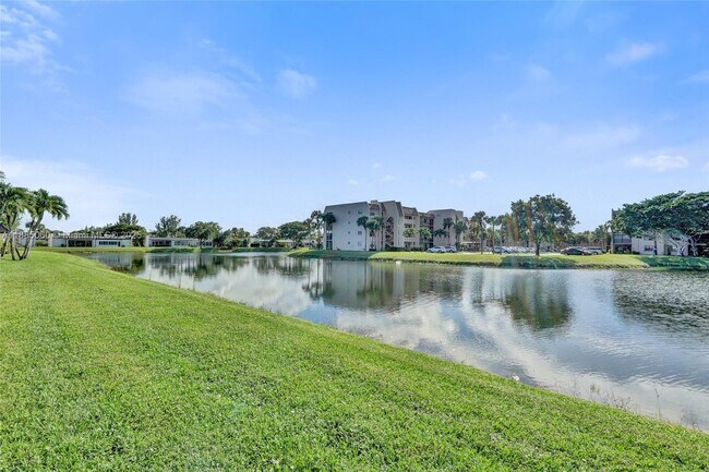 Building Photo - 125 Lake Paula Dr