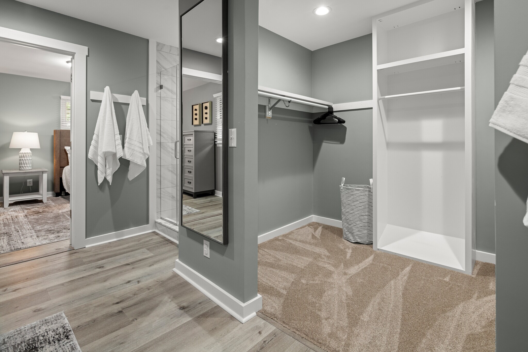 Amazing Full Bath W HUGE Custom Cabinets - 116 Overlook Rd