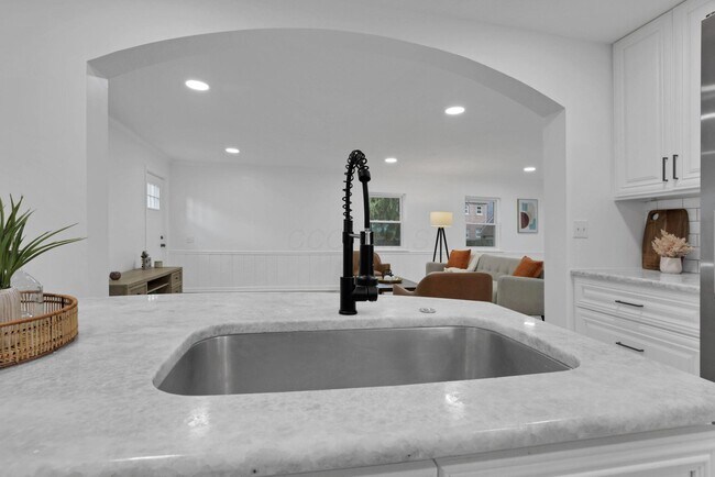 Building Photo - 2615 Northwest Blvd