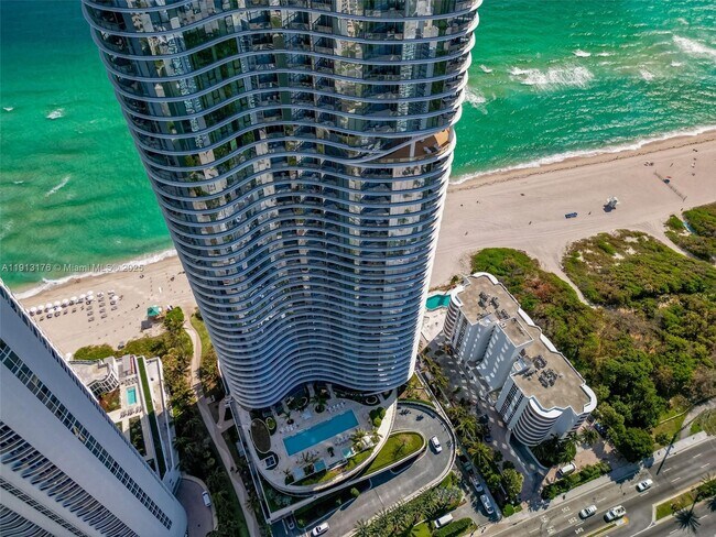 Building Photo - 15701 Collins Ave
