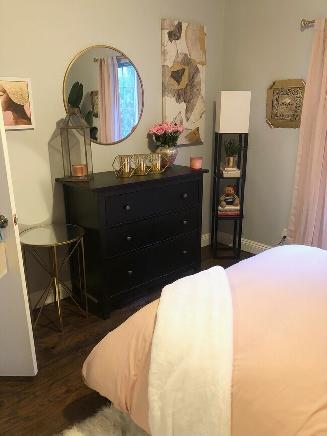 Building Photo - 6006 Donna Ave