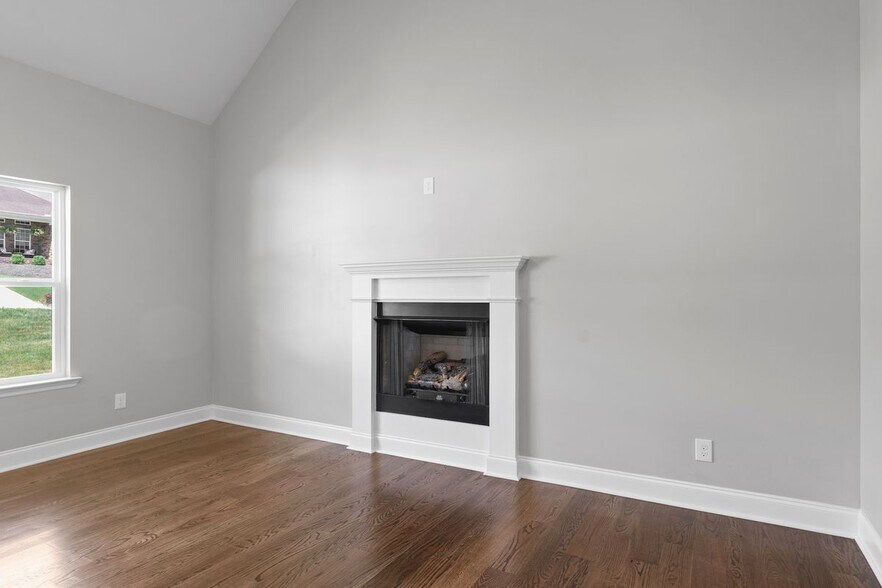Building Photo - 611 Sunset Valley Dr