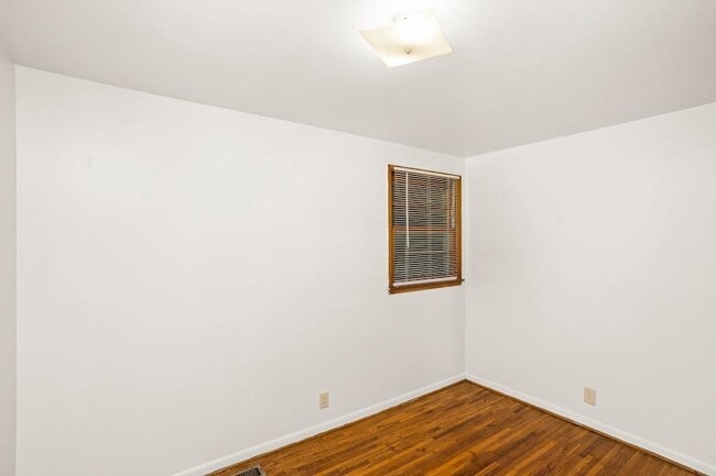 Building Photo - 2510 9th Ave S